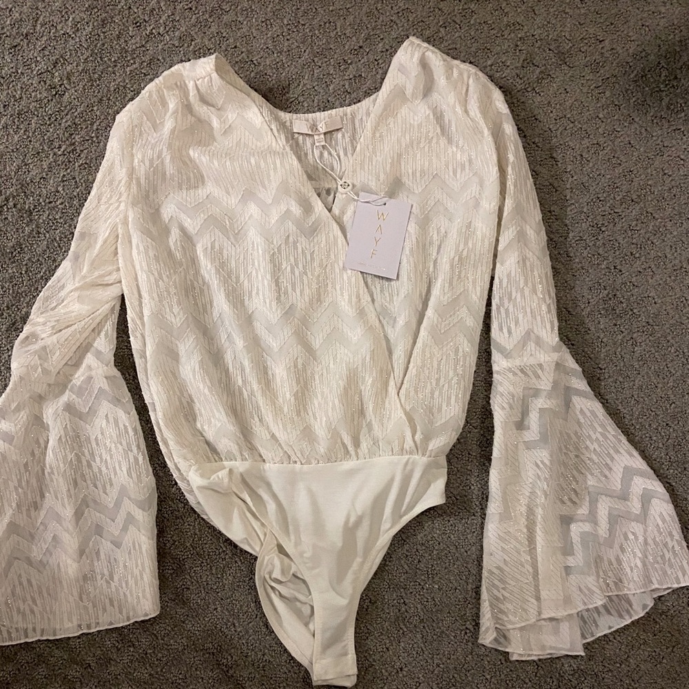 WAYF bell sleeve bodysuit. Size Small.